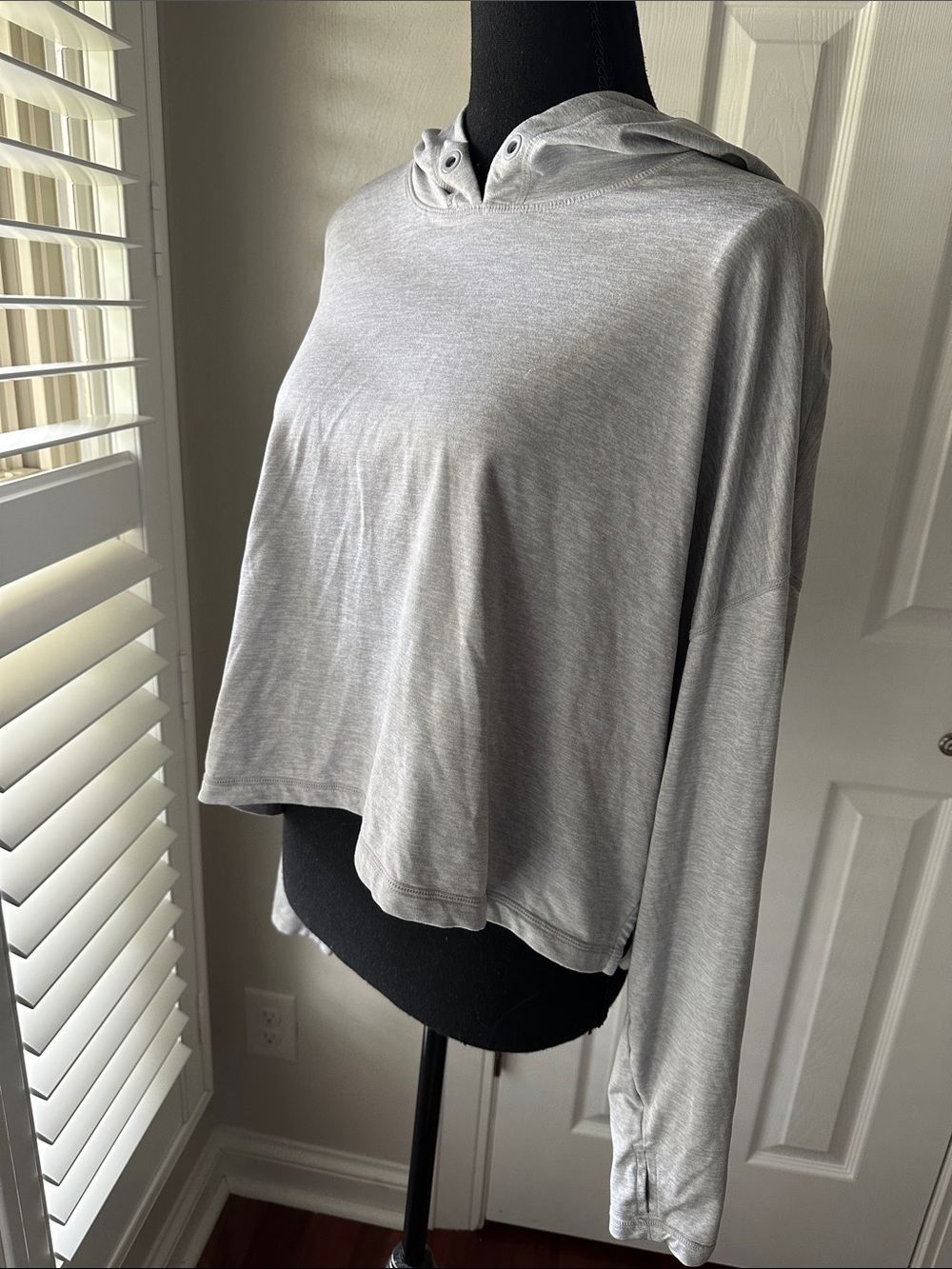 Athleta Light Gray Hooded Long-Sleeve Pullover Hoodie M